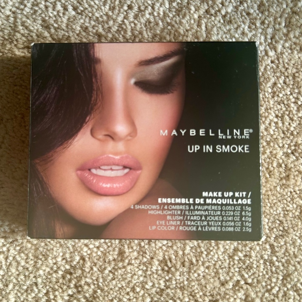 NWT Maybelline Up in Smoke Makeup Kit